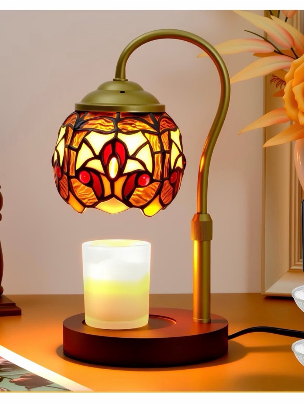 NWT / NIB - Tiffany-Style Stained Glass Accent Lamp in Red and Amber